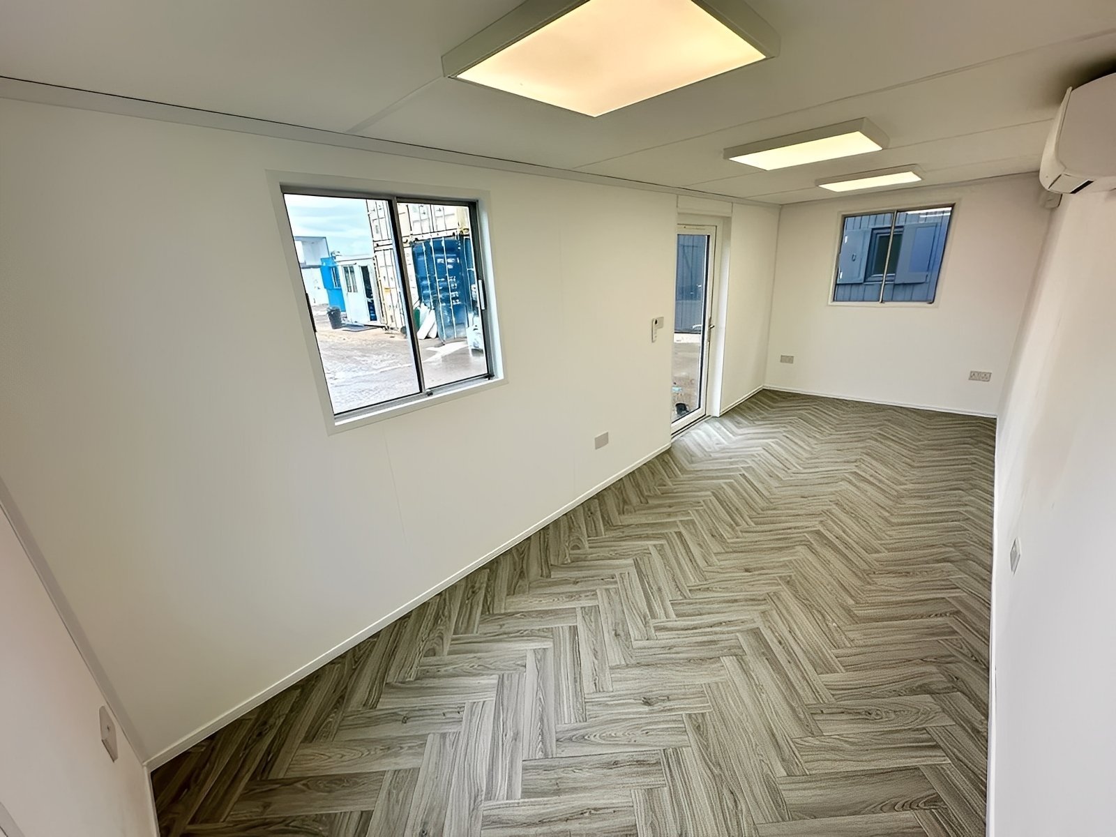 21ft x 8ft Custom Office Cabin – Portable Building with A/C & Glazed Door - Image 8