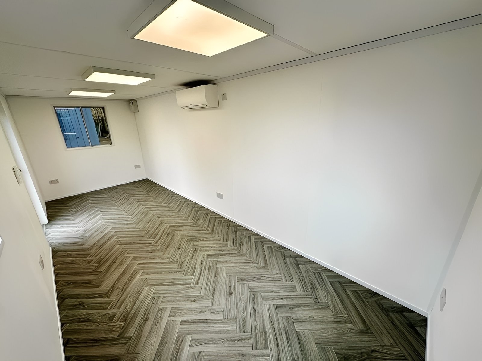 21ft x 8ft Custom Office Cabin – Portable Building with A/C & Glazed Door - Image 4